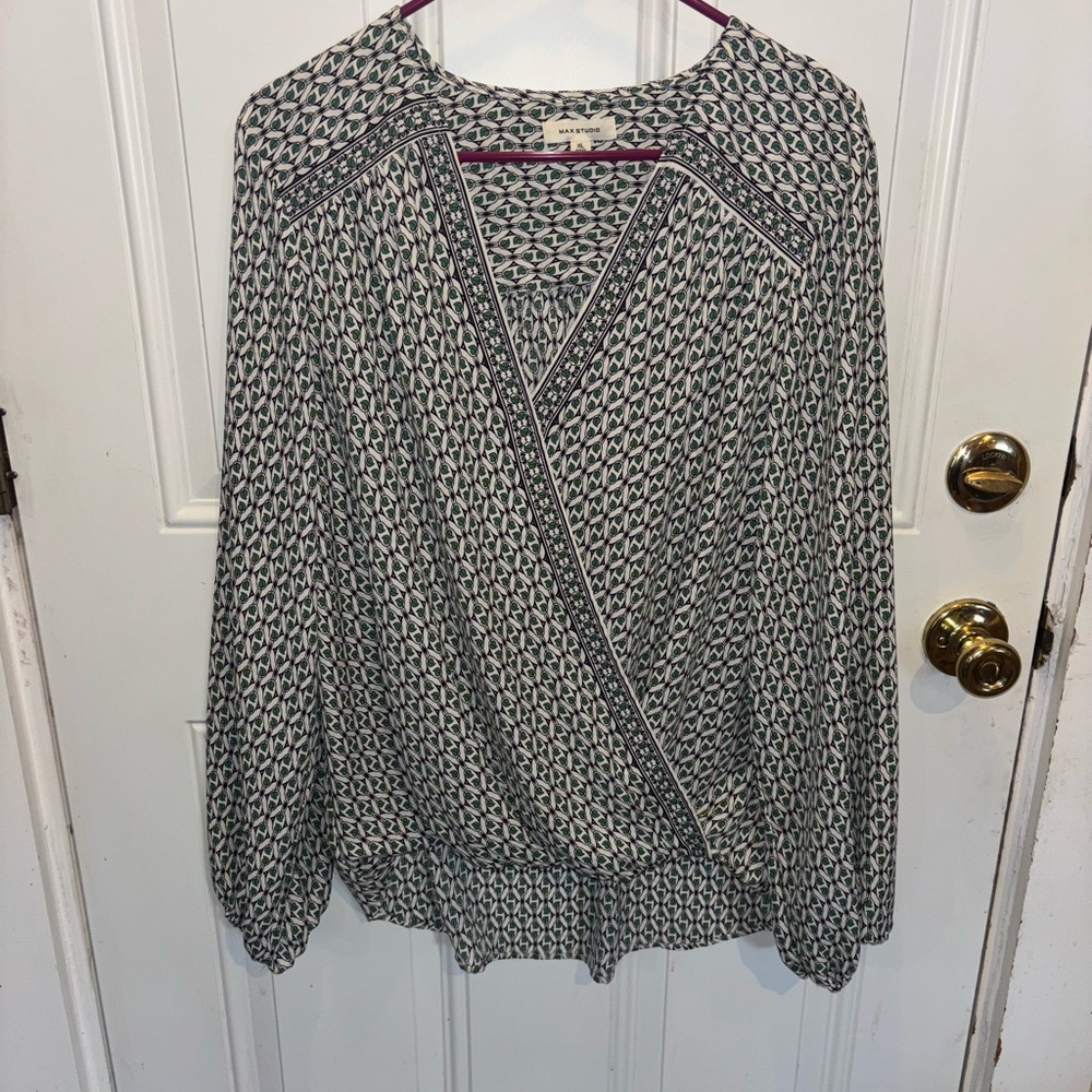 Max Studio Black and White Geometric Blouse